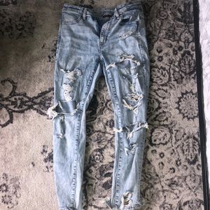 Ripped American Eagle lightwash jeans